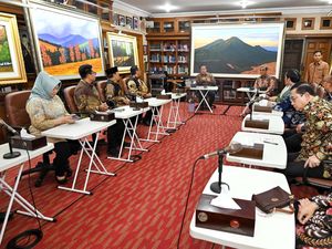 Temui SBY, Pimpinan MPR Sampaikan Undangan Pelantikan Presiden & Wapres