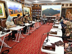 Temui SBY, Pimpinan MPR Sampaikan Undangan Pelantikan Presiden & Wapres