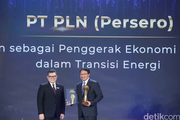 PLN Raih Penghargaan Penggerak Ekonomi Kerakyatan dalam Transisi Energi