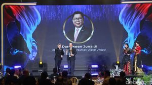 Darmawan Junaidi Raih Penghargaan CEO Visi Perbankan Digital