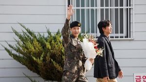 Potret J-Hope BTS Selesai Wajib Militer, Disambut Antusias ARMY