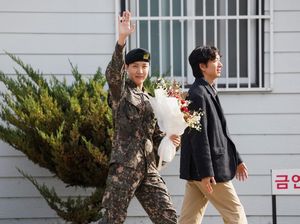 Potret J-Hope BTS Selesai Wajib Militer, Disambut Antusias ARMY