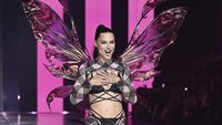Foto: Reuni Para Bidadari Victorias Secret, Adu Seksi Lingerie Bersayap