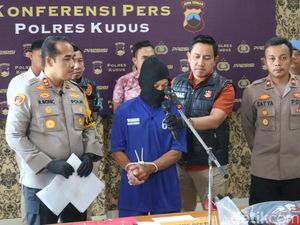 Detik-detik Pria Emosi Bunuh Anak Kandung Pakai Linggis di Kudus Detik-detik Pria Emosi Bunuh Anak Kandung Pakai Linggis di Kudus
