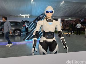 Bukan Cuma Mobil! Chery Bikin Robot Humanoid dan Anjing Bionik