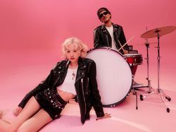 Rekor di K-Pop! APT. 40 Minggu Kuat di Chart Billboard