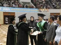 Kisah Anak Petani Sayur Kuliah Kedokteran di UPNVJ, Juarai 37 Kompetisi Nasional-Dunia