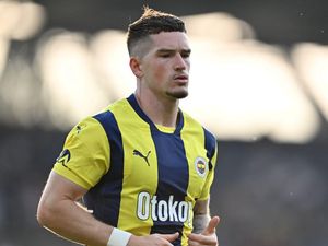 Pemain Fenerbahce Ini Jadi Korban Pertama Jose Mourinho