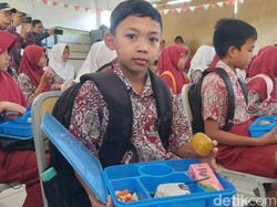Semringah Arjuna Dapat Makan Siang Bergizi Gratis di Cililin Bandung