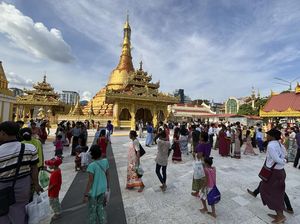 Umat Buddha Myanmar Peringati Masa Prapaskah di Pagoda Botataung