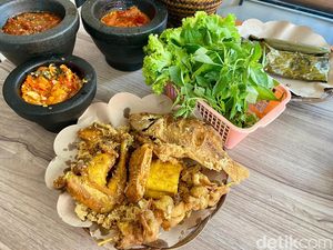 Ngeunah! Ayam Kampung Kremes dan Pepes Ikan Mas di Warung Urang Sunda Ngeunah! Ayam Kampung Kremes dan Pepes Ikan Mas di Warung Urang Sunda