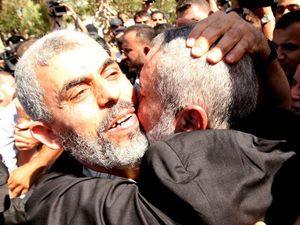 Momen Terakhir Yahya Sinwar: Lempar Tongkat ke Drone Israel