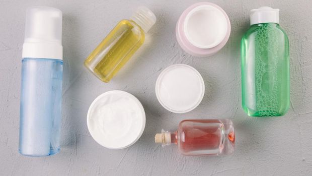 Banyak pengawet yang digunakan dalam produk skincare/Foto: Freepik/freepik