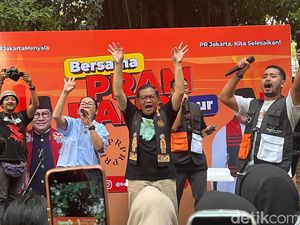 Kampanye Dihadiri Dedengkot Jakmania, Pramono: Diajak Jenguk Gugun Gondrong Kampanye Dihadiri Dedengkot Jakmania, Pramono: Diajak Jenguk Gugun Gondrong
