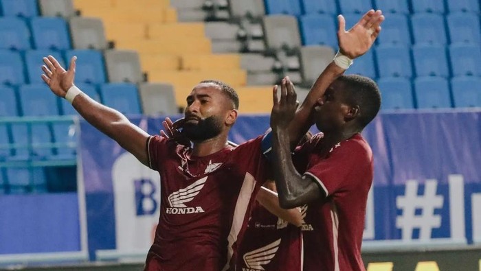 Kapten PSM Makassar Yuran Fernandes selebrasi merayakan golnya ke gawang Madura United dalam laga Liga 1 2024/2025. Kapten PSM Makassar Yuran Fernandes selebrasi merayakan golnya ke gawang Madura United dalam laga Liga 1 2024/2025.