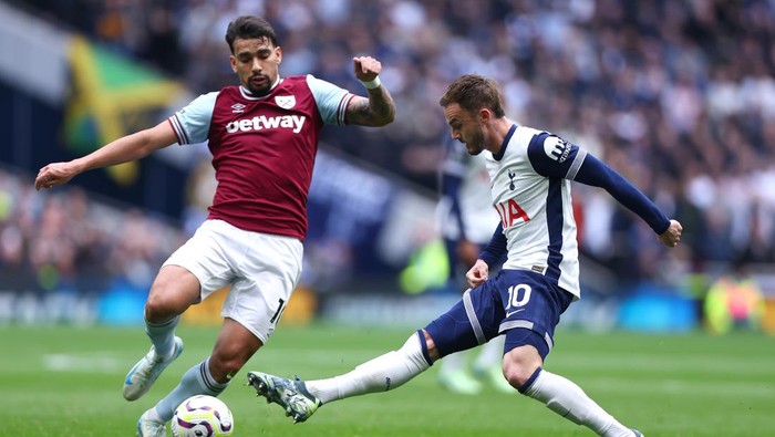 LONDON, ENGLAND - OCTOBER 19: Lucas Paqueta of West Ham United and James Maddison of Tottenham Hotspur in action  during the Premier League match between Tottenham Hotspur FC and West Ham United FC at Tottenham Hotspur Stadium on October 19, 2024 in London, England. (Photo by Chloe Knott - Danehouse/Getty Images)