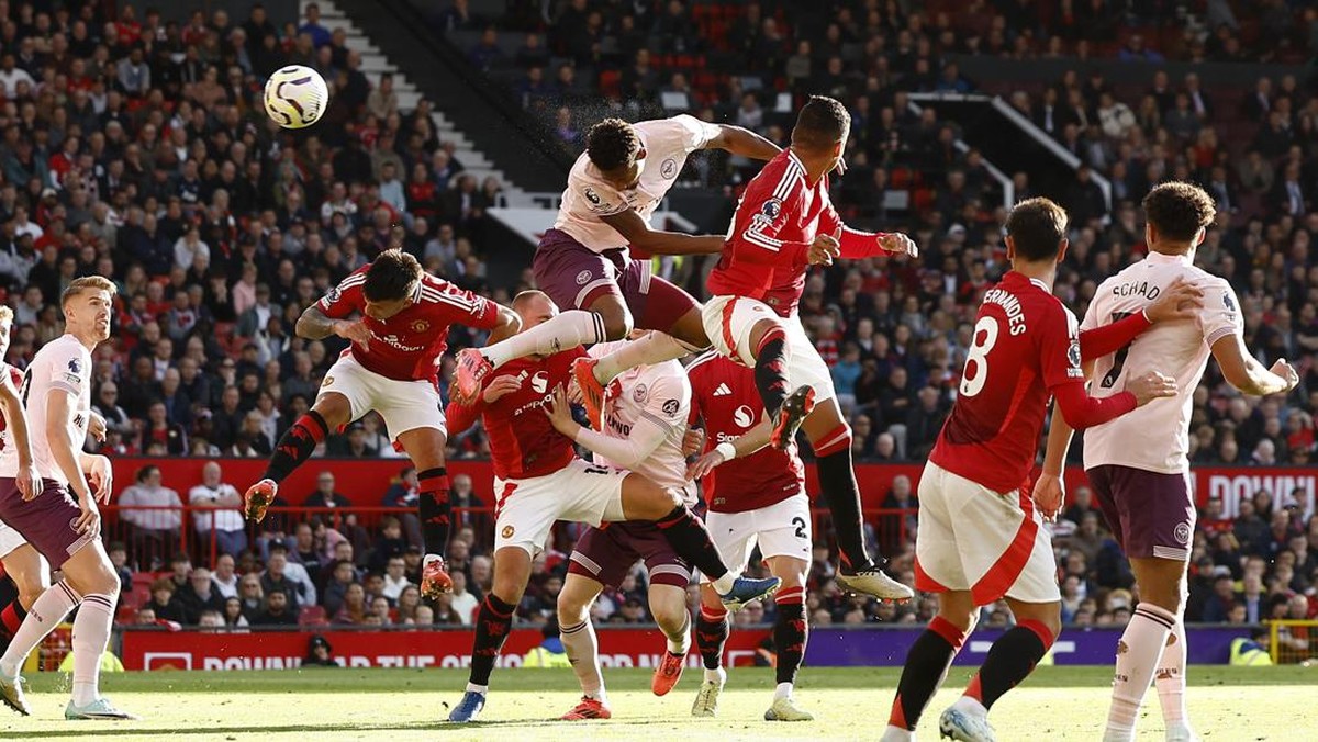 Brentford ungguli Manchester United 1-0 di babak pertama (Action Images via Reuters/Jason Cairnduff)