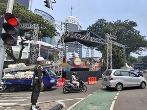 Panggung Pesta Rakyat Pelantikan Prabowo-Gibran di Jakarta Mulai Didirikan