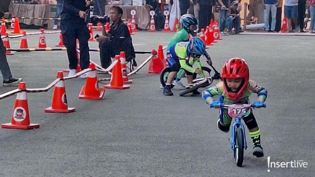 Potret Antusias Orang Tua di Perlombaan Push Bike di Olimpiade Balita Potret Antusias Orang Tua di Perlombaan Push Bike di Olimpiade Balita