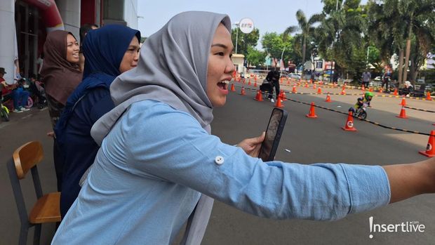 Potret Antusias Orang Tua di Perlombaan Push Bike di Olimpiade Balita