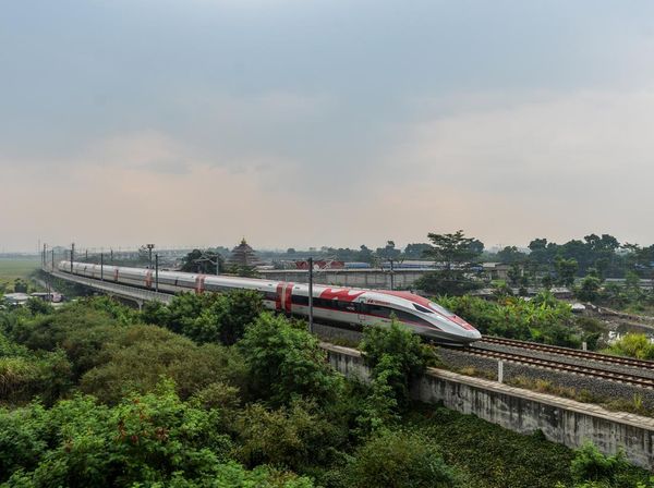 Setahun Beroperasi, Kereta Cepat Whoosh Layani 5,8 Juta Penumpang