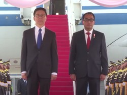 Video Wapres China Tiba di Jakarta Jelang Pelantikan Prabowo-Gibran