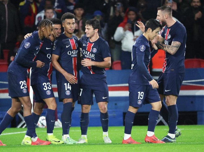 PARIS, FRANCE - OCTOBER 19: Warren Zaire-Emery #33 of Paris Saint-Germain celebrate his first goal with teammates during the Ligue 1 McDonald's match between Paris Saint-Germain and RC Strasbourg Alsace at Parc des Princes Stadium on October 19, 2024 in Paris, France. (Photo by Xavier Laine/Getty Images)