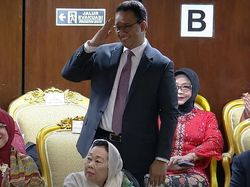 Video: Anies Beri Hormat saat Disapa Presiden Prabowo