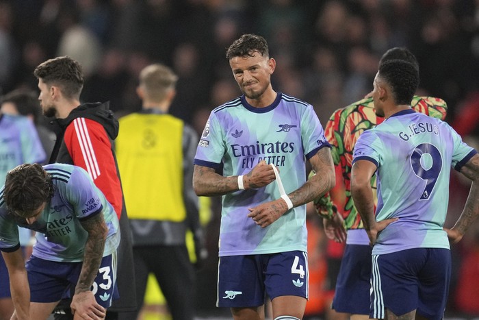 Arsenals Ben White, centre, reacts disappointed after the English Premier League soccer match between Bournemouth and Arsenal at the Vitality Stadium in Bournemouth, England, Saturday, Oct. 19, 2024. (AP Photo/Kin Cheung)