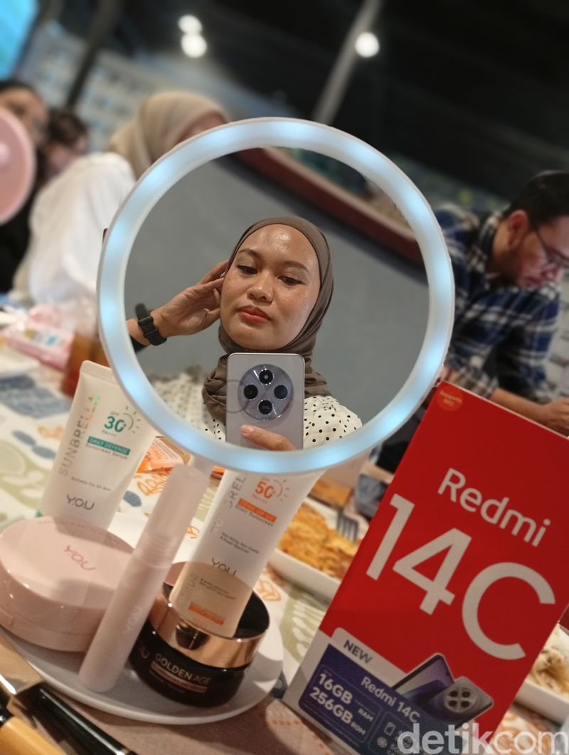 Contoh selfie dari kamera depan Redmi 14C Contoh selfie dari kamera depan Redmi 14C