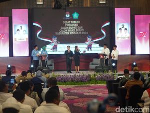 Subandi-Mimik Tampil Tegas dan Lugas Saat Debat Perdana Pilbup Sidoarjo
