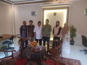 Dukungan dari Pimpinan Pesantren untuk Farhan di Pilwalkot Bandung Dukungan dari Pimpinan Pesantren untuk Farhan di Pilwalkot Bandung