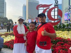 Warga dari Luar Kota Datangi HI, Antusias Sambut Pelantikan Prabowo-Gibran