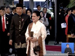 Gaya Terakhir Iriana Jokowi Sebagai Ibu Negara, Tenteng Tas Chanel Gaya Terakhir Iriana Jokowi Sebagai Ibu Negara, Tenteng Tas Chanel