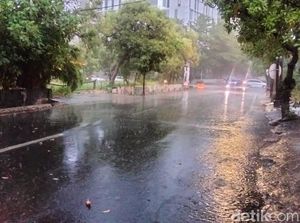 Cuaca Jatim Hari Ini, Hujan Ringan Diprediksi Terjadi di 11 Wilayah Cuaca Jatim Hari Ini, Hujan Ringan Diprediksi Terjadi di 11 Wilayah