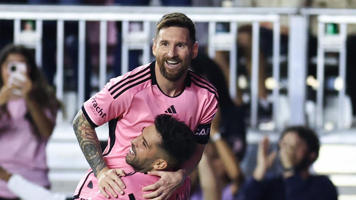 Jordi Alba mengungkap Lionel Messi biasa saja dengan Paris Saint-Germain. (Foto: Carmen Mandato/Getty Images)