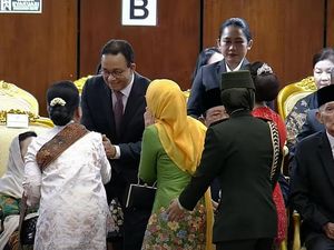 Iriana-Selvi Salami SBY hingga Anies Jelang Pelantikan Presiden di MPR Iriana-Selvi Salami SBY hingga Anies Jelang Pelantikan Presiden di MPR