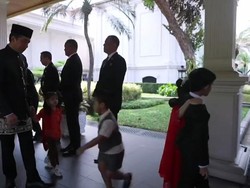 Jokowi Berangkat ke Pelantikan Prabowo, Diantar Kahiyang, Kaesang, hingga Cucu