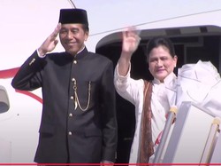 Jokowi Lambaikan Tangan dan Beri Hormat, Pesawat Lepas Landas ke Solo