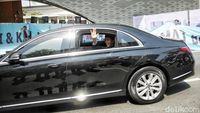 Jokowi Sapa Warga Saat Lintasi Jalan MH Thamrin