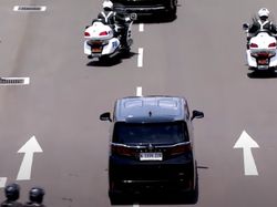 Jokowi di Hari Terakhir Jadi Presiden: Naik Mercy, Alphard Pelat ZZ, di Solo Pakai Maung Jokowi di Hari Terakhir Jadi Presiden: Naik Mercy, Alphard Pelat ZZ, di Solo Pakai Maung