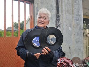 Cerita Sela Bahagia di Usia Senja dengan Nostalgia Lagu Lawas Cerita Sela Bahagia di Usia Senja dengan Nostalgia Lagu Lawas
