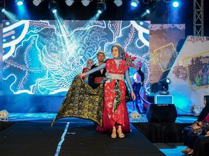 Oktoberbatik 2024 Jadi Ajang Mengeksplorasi Potensi Batik Lamongan Oktoberbatik 2024 Jadi Ajang Mengeksplorasi Potensi Batik Lamongan