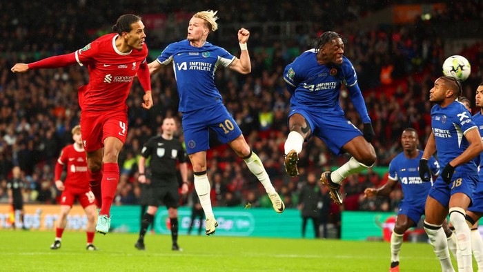 LONDON, ENGLAND - FEBRUARY 25: Virgil van Dijk of Liverpool scores the winning goal in extra time during the Carabao Cup Final match between Chelsea and Liverpool at Wembley Stadium on February 25, 2024 in London, England. (Photo by Chris Brunskill/Fantasista/Getty Images)