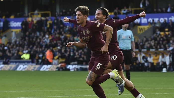 Manchester Citys John Stones celebrates scoring his sides 2nd goal during the English Premier League soccer match between Wolverhampton Wanderers and Manchester City at the Molineux Stadium in Wolverhampton, England, Sunday, Oct. 20, 2024. (AP Photo/Rui Vieira)