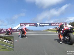 Gara-gara Tear-off, Marquez Hampir Celaka saat Start MotoGP Australia 2024 Gara-gara Tear-off, Marquez Hampir Celaka saat Start MotoGP Australia 2024