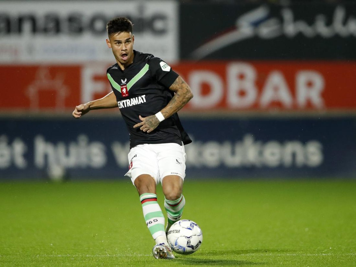 Mees Hilgers di laga RKC Waalwijk vs Twente di Liga Belanda. (Foto: BART STOUTJESDIJK/ANP via Getty Images)