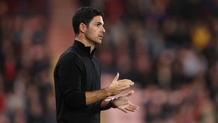 BOURNEMOUTH, ENGLAND - OCTOBER 19: Mikel Arteta manager / head coach  of Arsenal  during the Premier League match between AFC Bournemouth and Arsenal FC at Vitality Stadium on October 19, 2024 in Bournemouth, England. (Photo by Catherine Ivill - AMA/Getty Images)