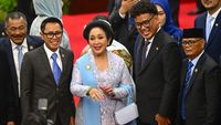 7 Gaya Titiek Soeharto Anggun Berkebaya Biru di Pelantikan Presiden Prabowo