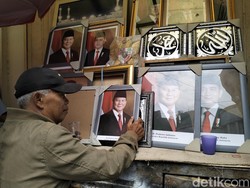 Keluh Kesah Penjual Figura di Bandung di Hari Pelantikan Prabowo-Gibran